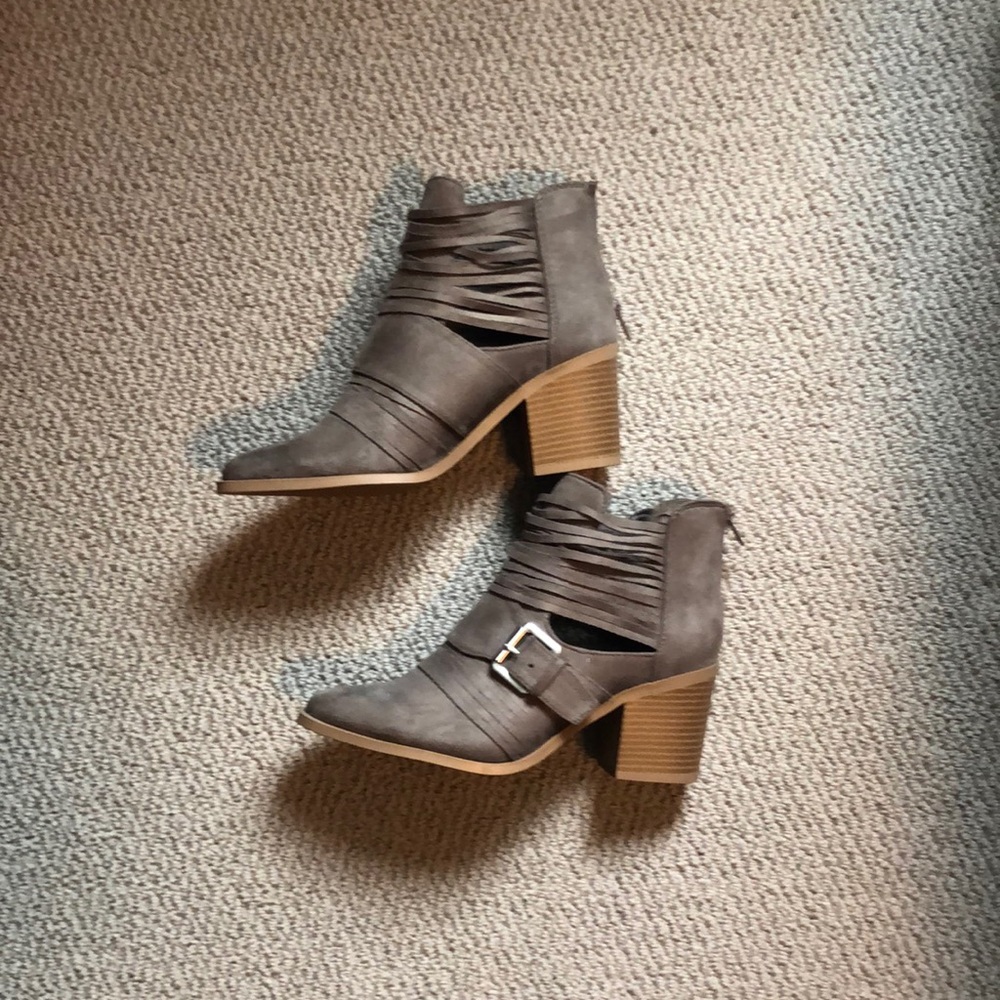 Soda booties size 7.5